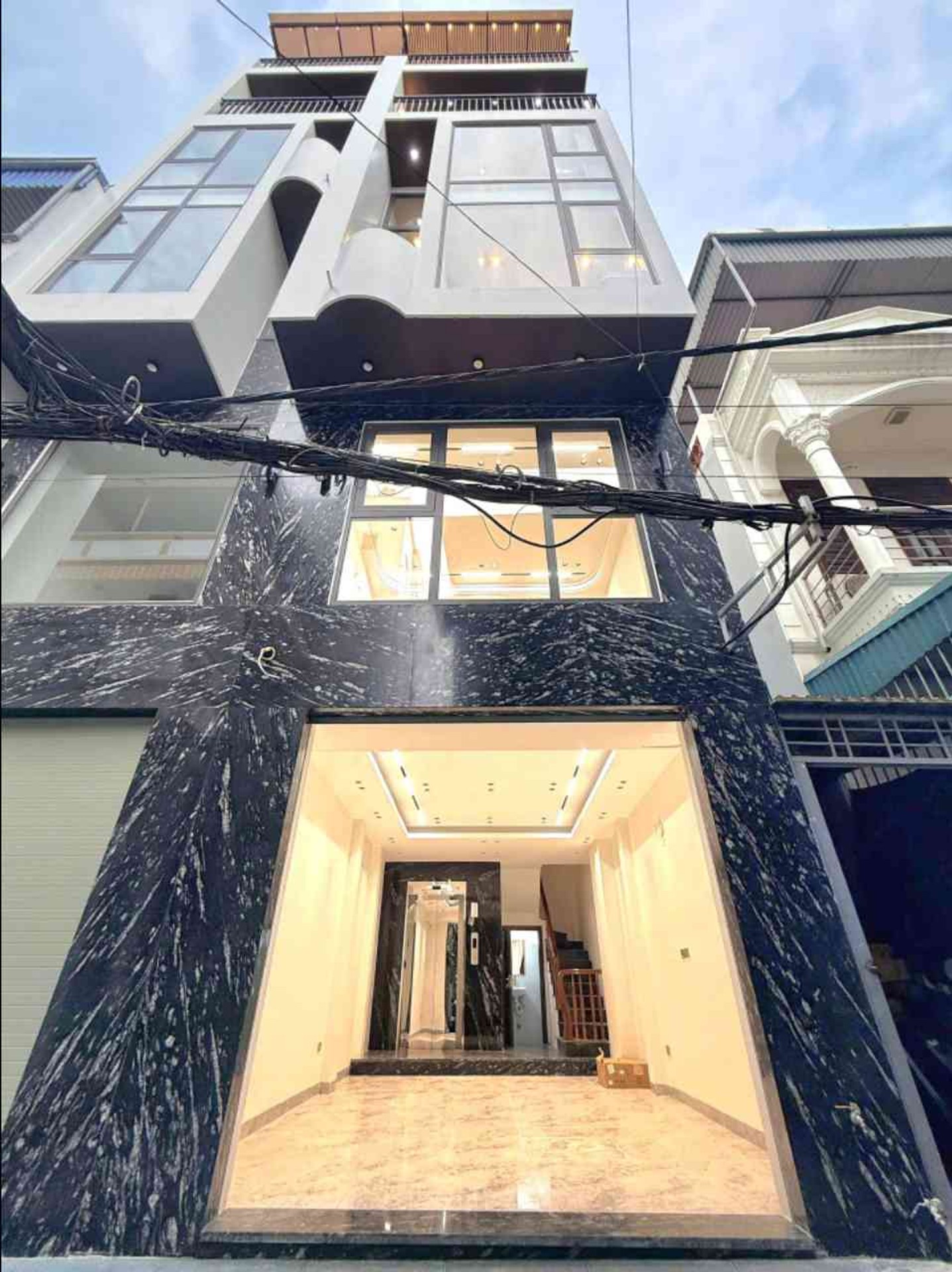 Bán nhà Long Biên 9 tỷ 40m Gara,Thang máy,nhà mới 16008655