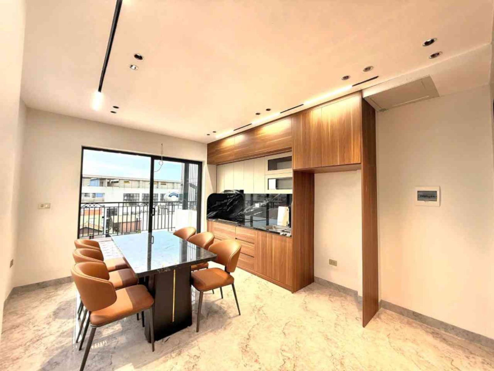 Bán nhà Long Biên 9 tỷ 40m Gara,Thang máy,nhà mới 16008655