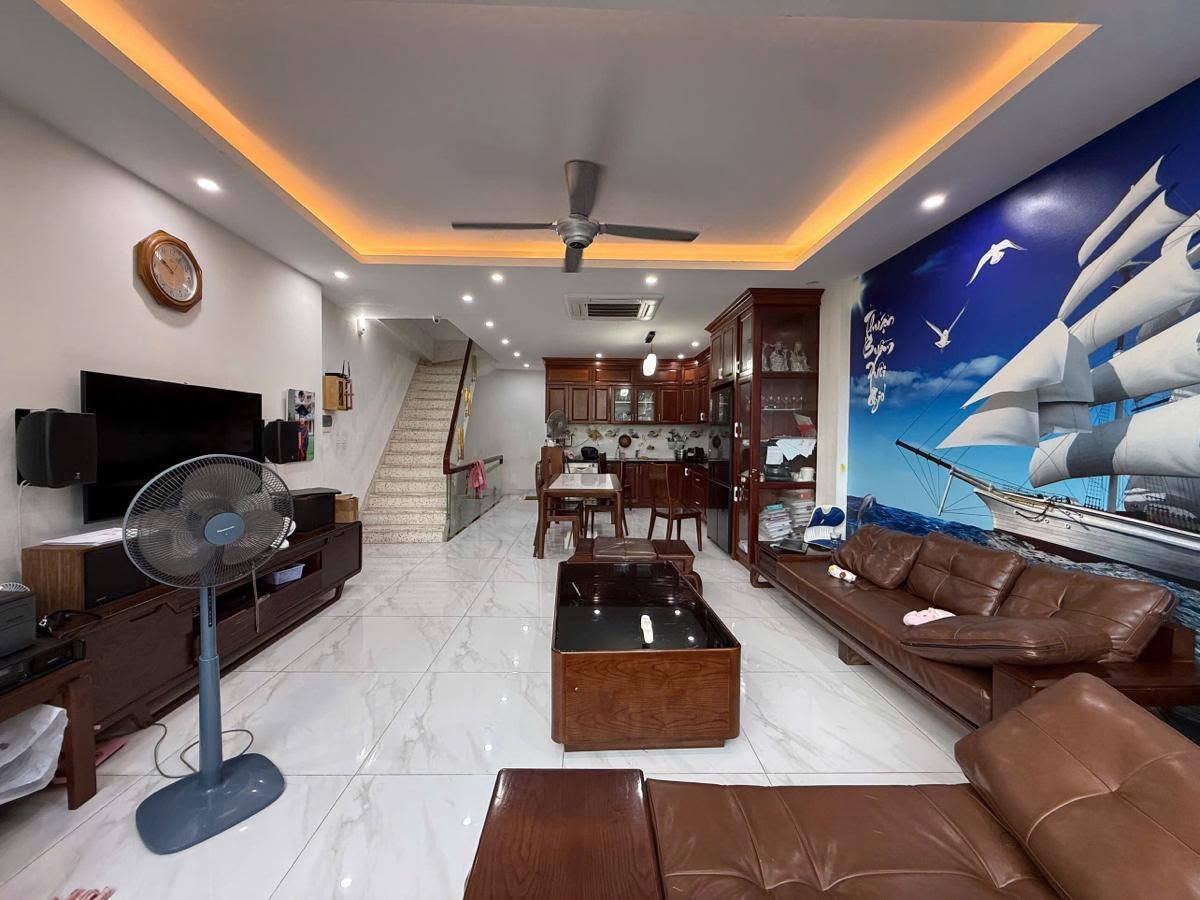 Bán nhà Nguyễn Thái Học, 60m2, 5 tầng, mặt tiền 4m, 21 tỉ, gần mặt phố, ngõ rộng, KD 16008657