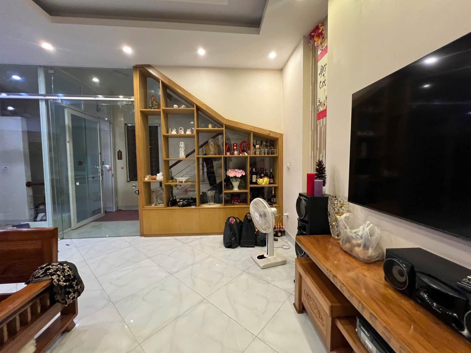 Bán nhà Nguyễn Đình Chiểu 5 tầng thang máy mới đẹp, 41m2, mặt tiền 4.4m, 14 tỷ 16008680
