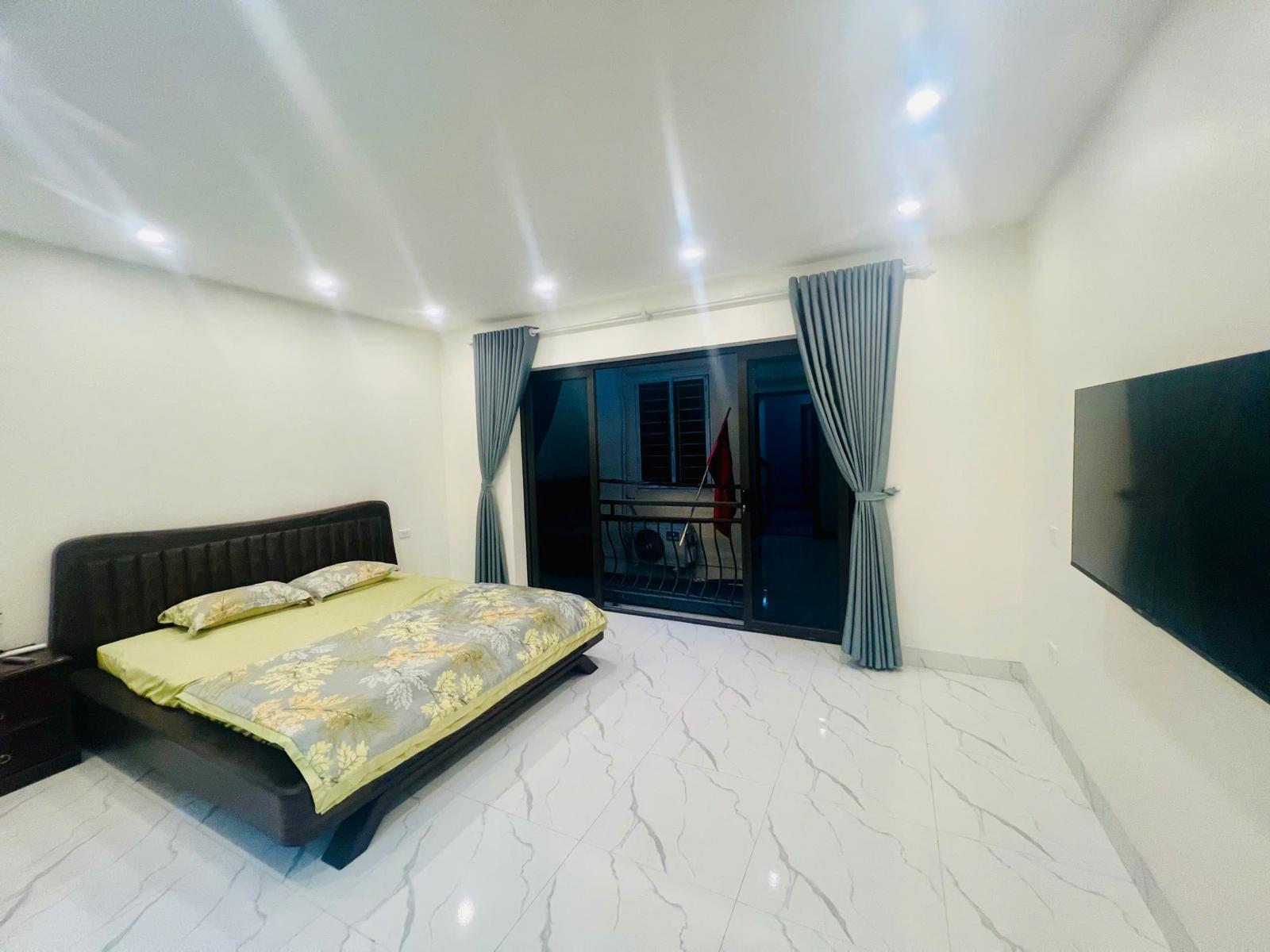CHO THUÊ NHÀ NGAY CHỢ YÊN PHỤ – TÂY HỒ  50M² × 4 TẦNG  5PN  10 TRIỆU/THÁNG 16008697