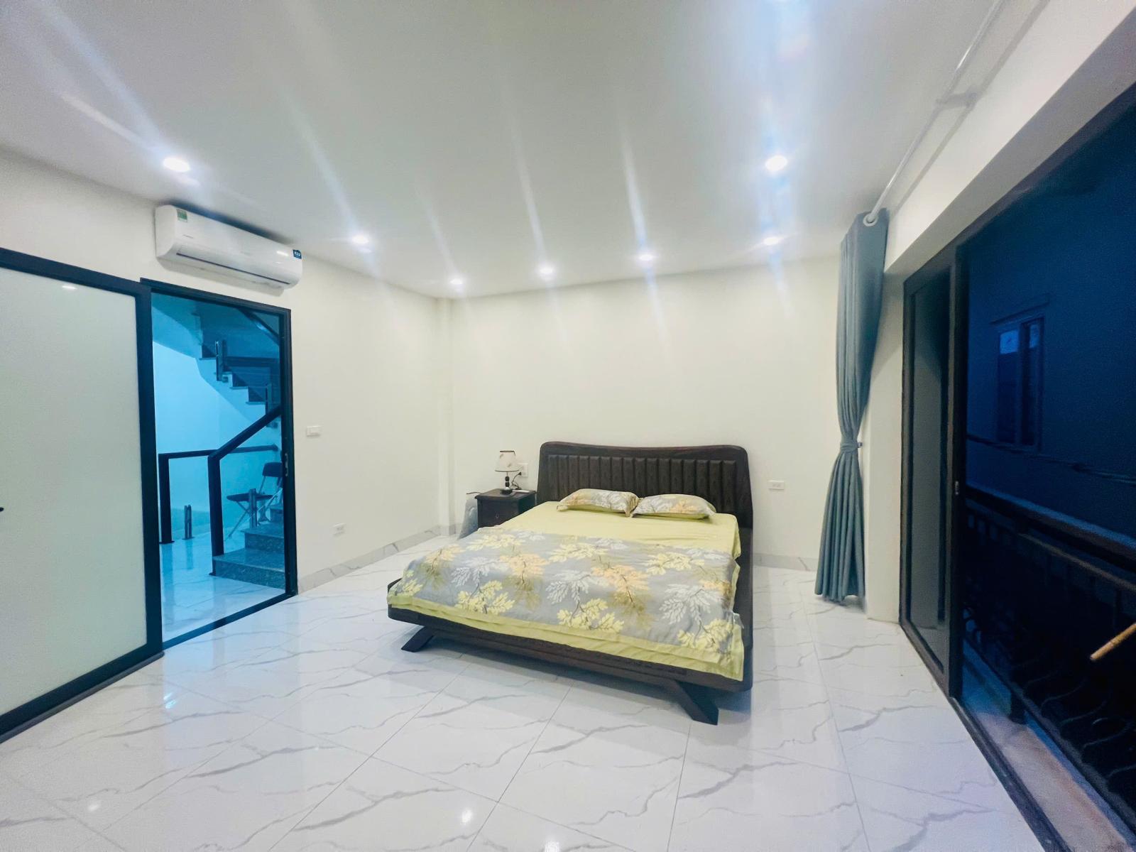 CHO THUÊ NHÀ NGAY CHỢ YÊN PHỤ – TÂY HỒ  50M² × 4 TẦNG  5PN  10 TRIỆU/THÁNG 16008697