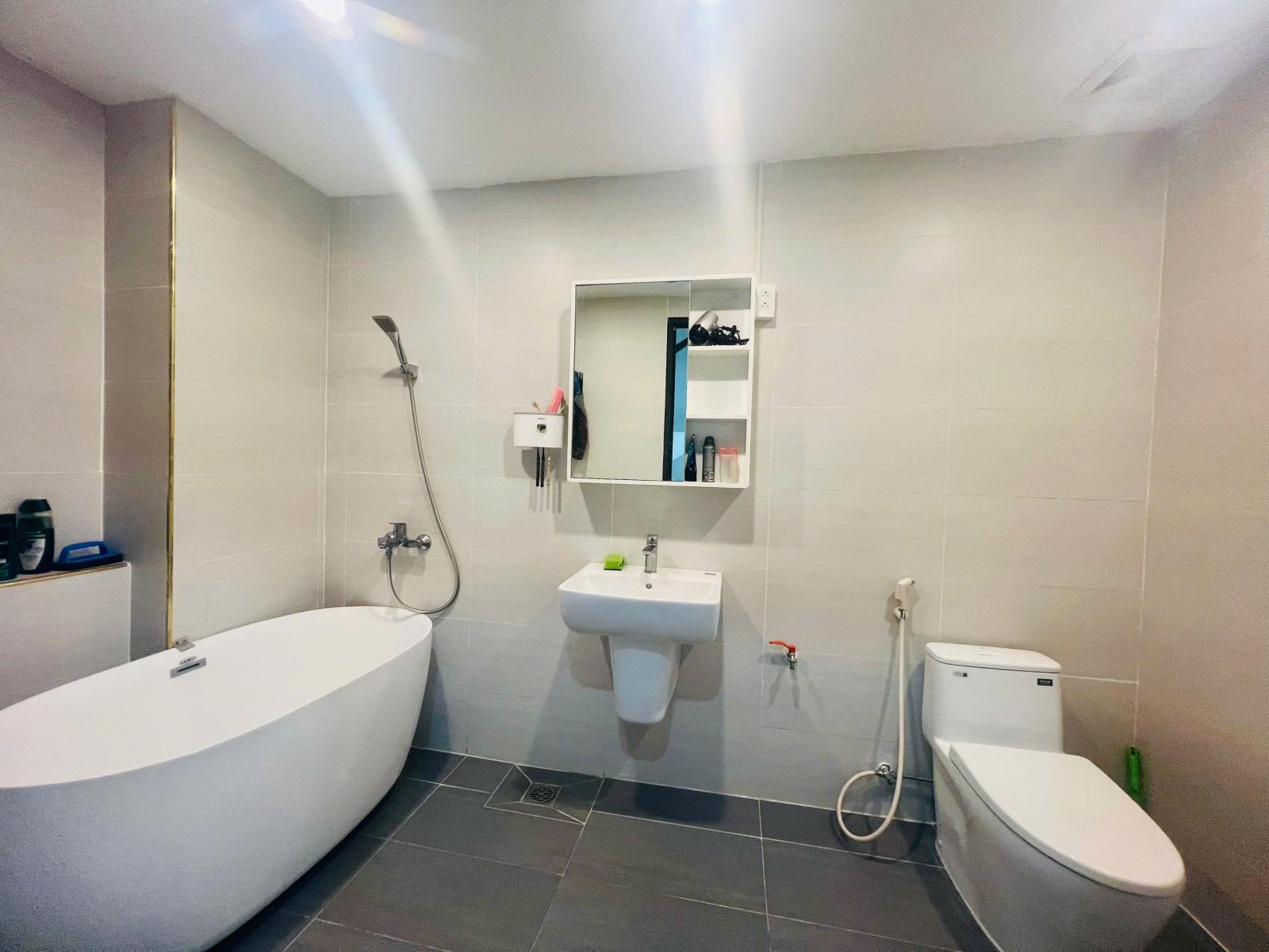 CHO THUÊ NHÀ NGAY CHỢ YÊN PHỤ – TÂY HỒ  50M² × 4 TẦNG  5PN  10 TRIỆU/THÁNG 16008697