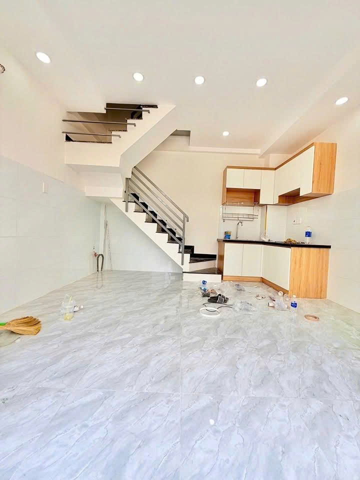 Bán Nhà Mặt tiền Đồng Xoài - giao Cộng Hòa, K300, 4,3x4,5m, 5 Tầng - 3PN, 5,8 Tỷ. 16008802