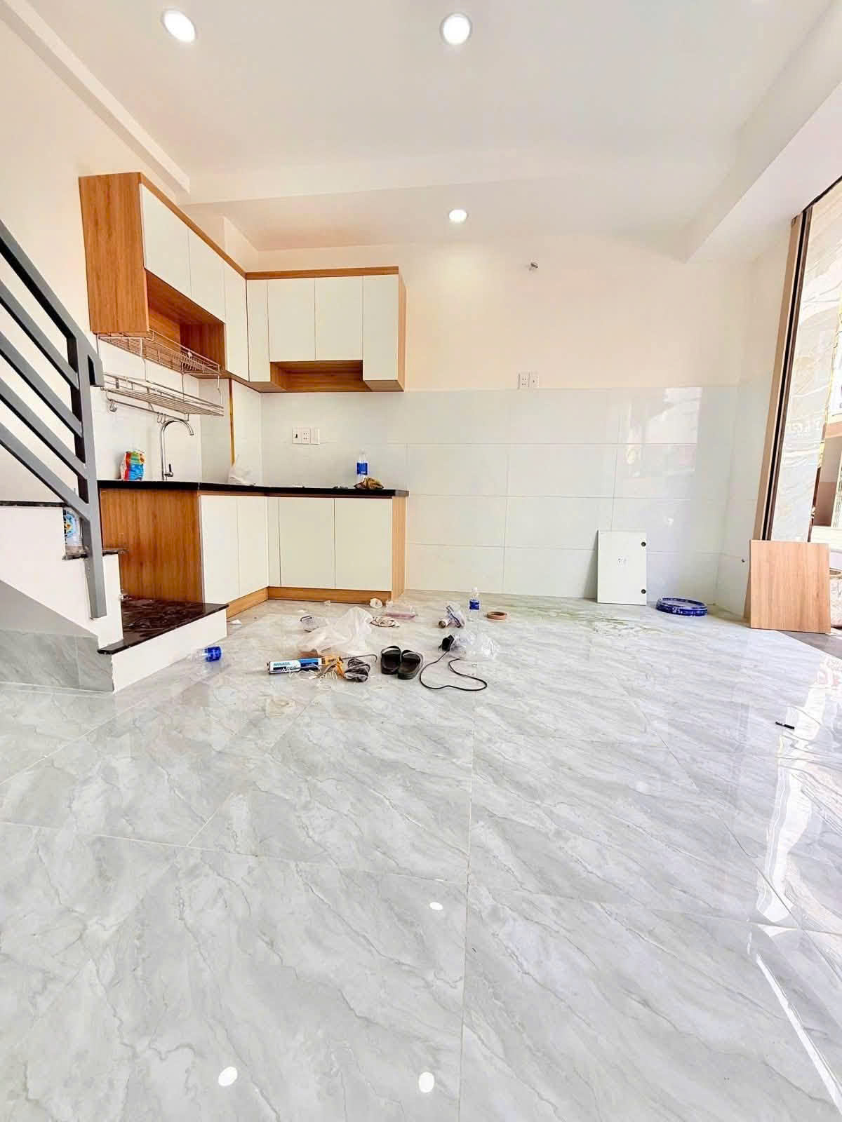 Bán Nhà Mặt tiền Đồng Xoài - giao Cộng Hòa, K300, 4,3x4,5m, 5 Tầng - 3PN, 5,8 Tỷ. 16008802