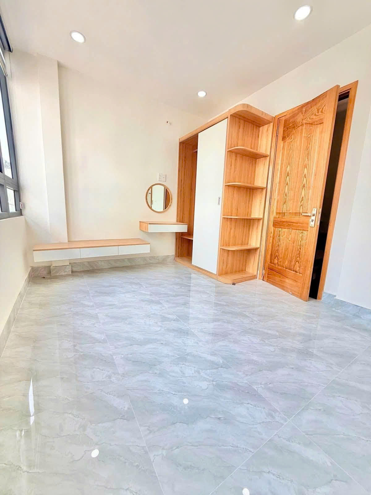 Bán Nhà Mặt tiền Đồng Xoài - giao Cộng Hòa, K300, 4,3x4,5m, 5 Tầng - 3PN, 5,8 Tỷ. 16008802