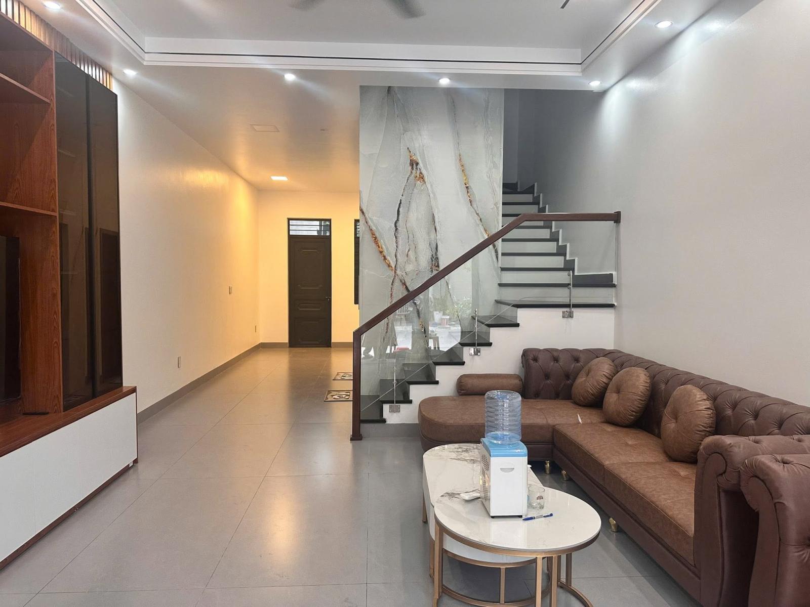 Cho thuê nhà 4 tầng, có thang máy KĐT phía Tây Nam Cường, TP HD, 64m2, mt 4m, 4 ngủ 16008856