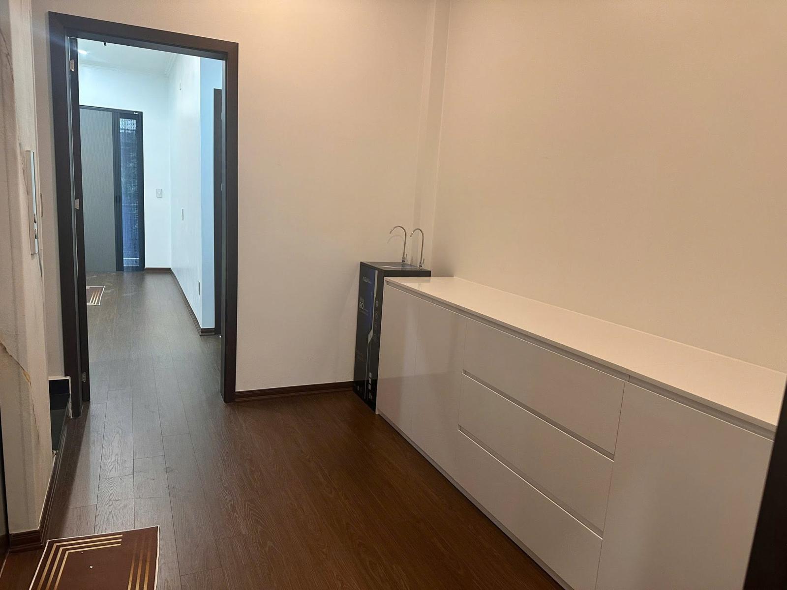 Cho thuê nhà 4 tầng, có thang máy KĐT phía Tây Nam Cường, TP HD, 64m2, mt 4m, 4 ngủ 16008856