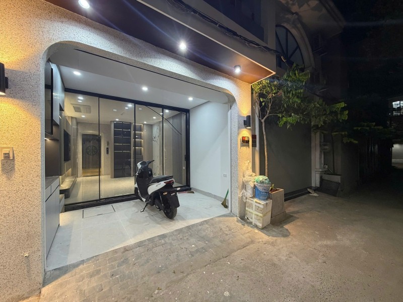 Bán nhà Thạch Bàn,Long Biên 5 tầng,40m,mt4m gần oto tránh nhỉnh 8 tỷ  16008869
