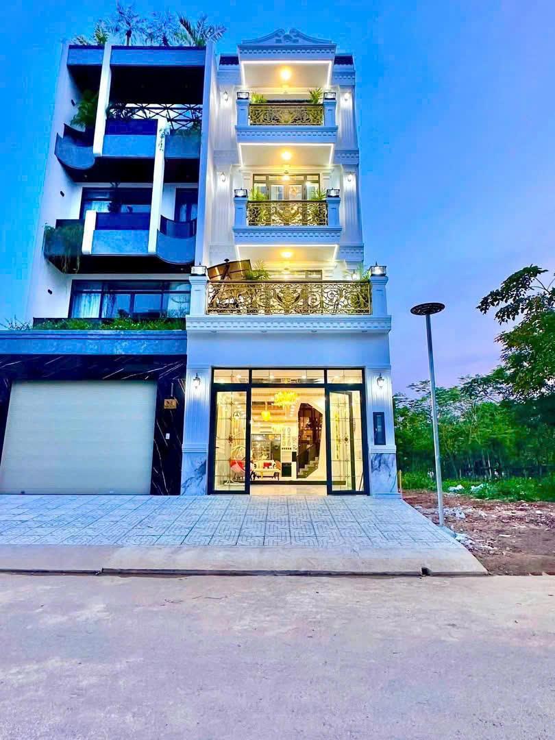 NHÀ ĐẸP RẠO RỰC NGAY TRUNG TÂM QUẬN 7, XEM LÀ THÍC, THANG MÁY TRONG NHÀ 16009096