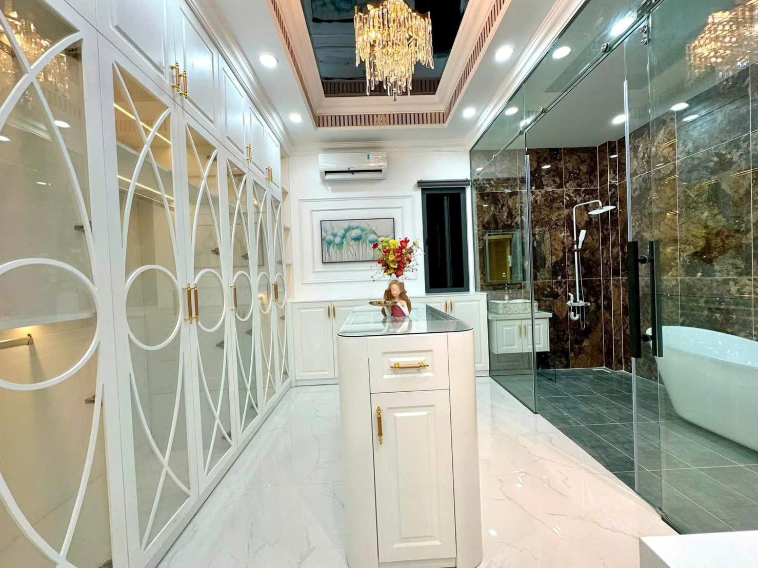 NHÀ ĐẸP RẠO RỰC NGAY TRUNG TÂM QUẬN 7, XEM LÀ THÍC, THANG MÁY TRONG NHÀ 16009100