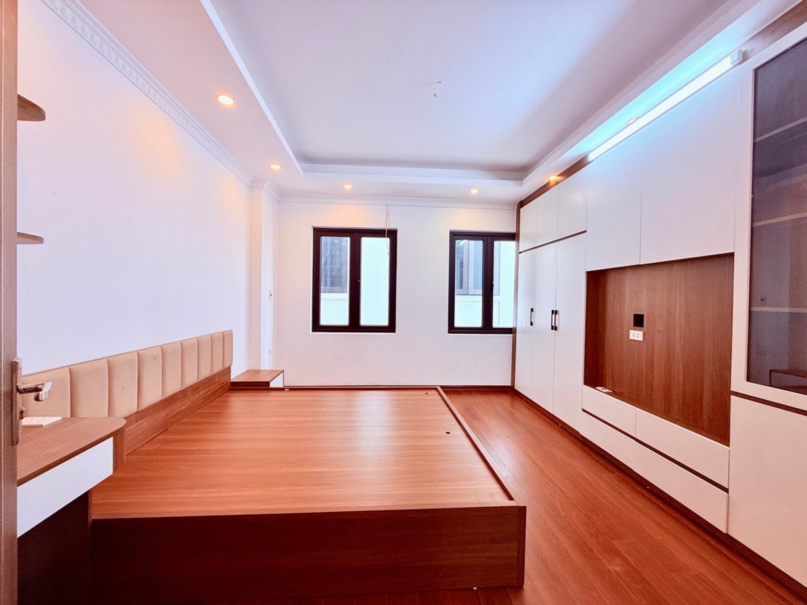 Bán nhà 3 tầng trung tâm huyện Mê Linh, xây mới 2023. Chủ ở có lộc chuyển căn liền kề trên phố 16009143