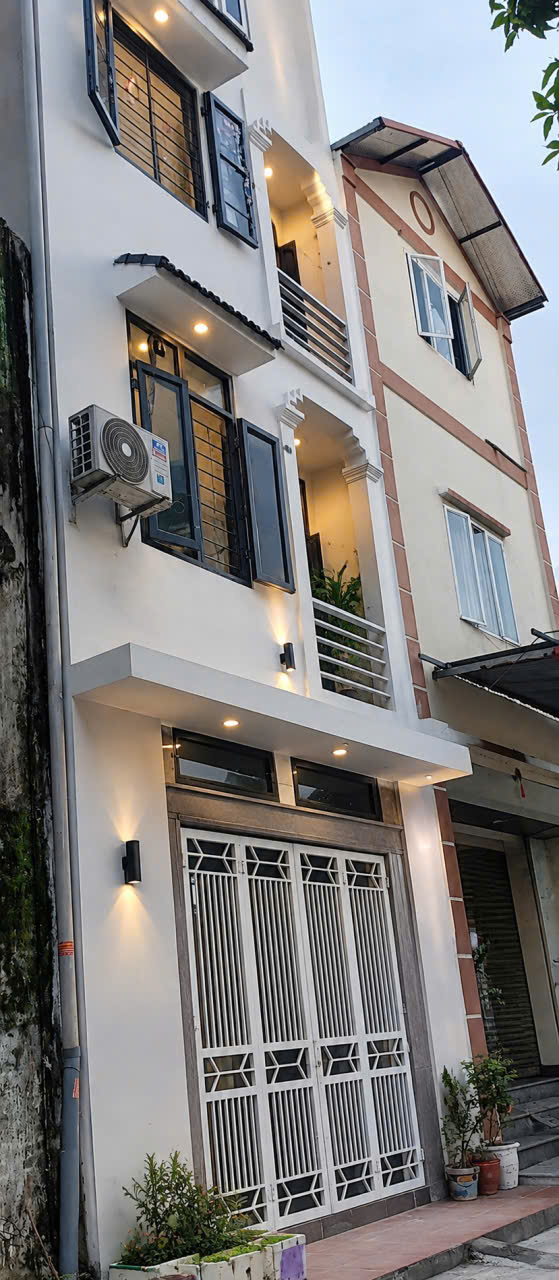 Bán nhà 3 tầng trung tâm huyện Mê Linh, xây mới 2023. Chủ ở có lộc chuyển căn liền kề trên phố 16009143