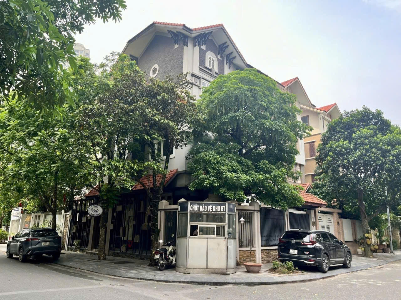 CHO THUÊ BIỆT THỰ NGUYỄN CHÁNH – TRUNG HÒA, CẦU GIẤY  120M² × 4 TẦNG + HẦM  LÔ GÓC  70 TRIỆU/THÁNG 16009153
