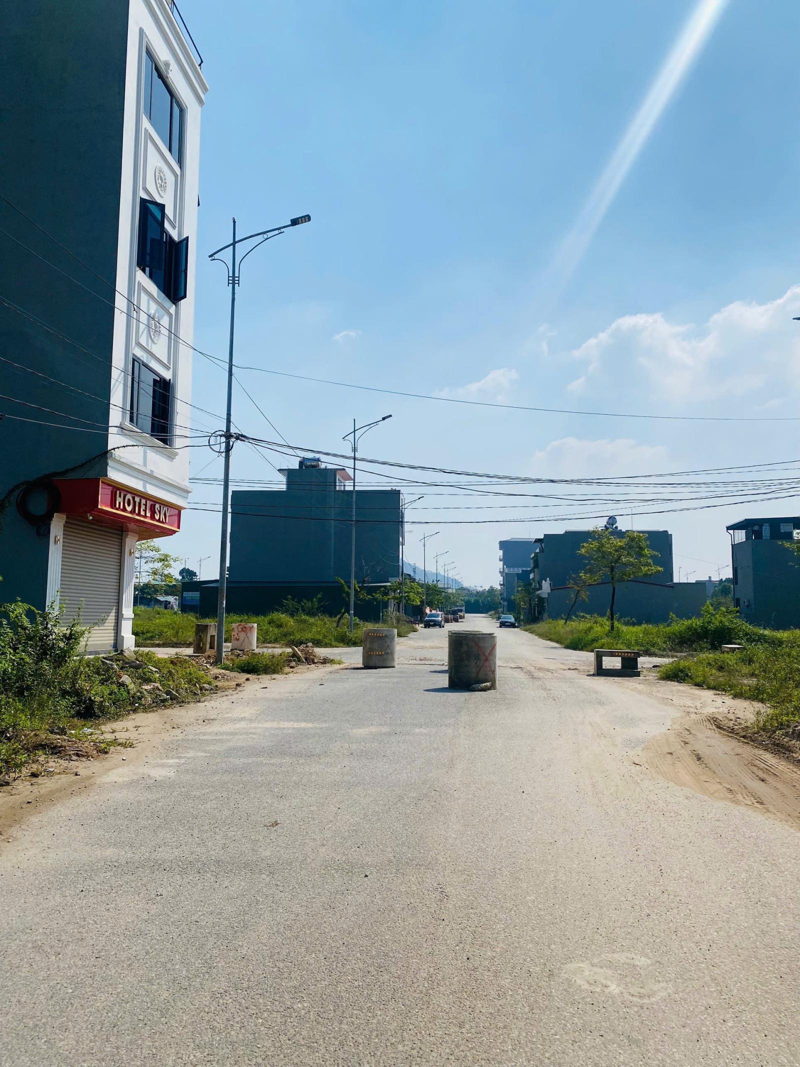 
Bán ô đất dịch vụ Hán Lữ, Khai Quang giáp khu đô thị Sky Garden. DT 102m2 16009183