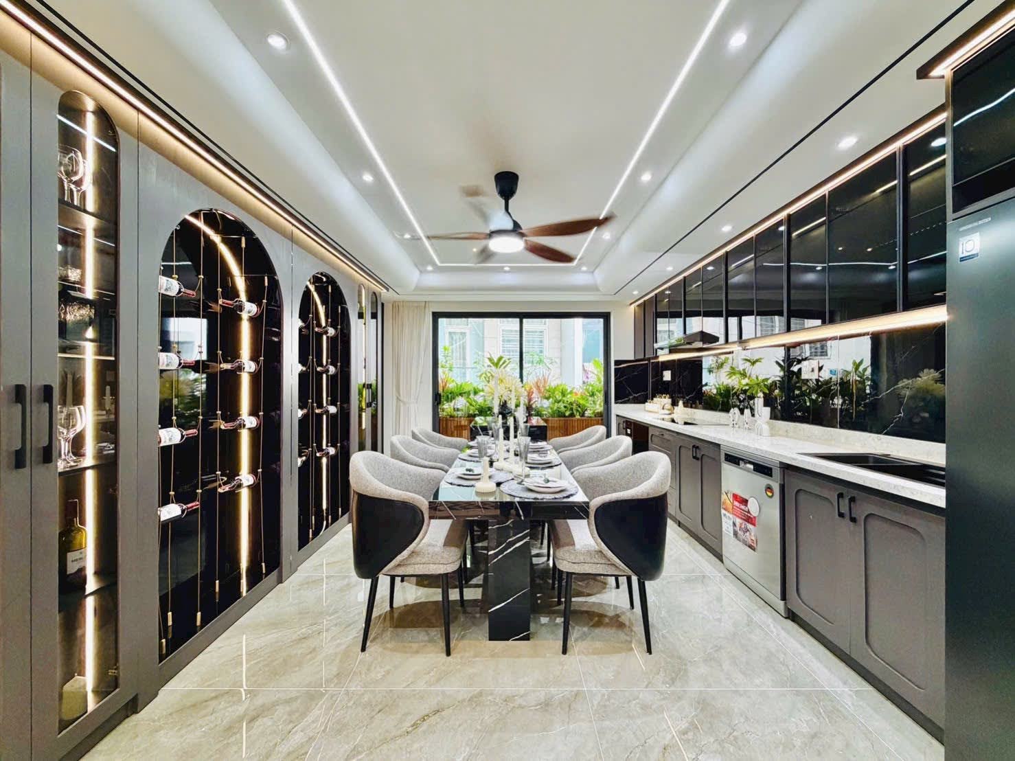 Bán nhà đẹp 5 tầng Luxury hẻm xe hơi ngủ nhà Quang Trung Gò Vấp gần Emart, gần 70M2, 10.xtỷ TL  16009273