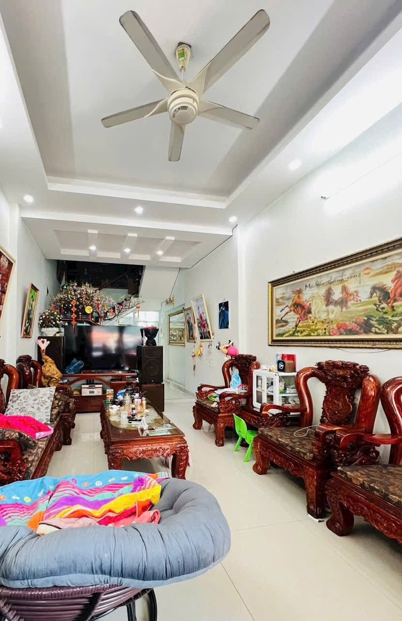 Cho thuê nhà 4 tầng mặt đường Đinh Tiên Hoàng, Đông Nam Cường, TP HD, 68m2, 4 ngủ 16009338