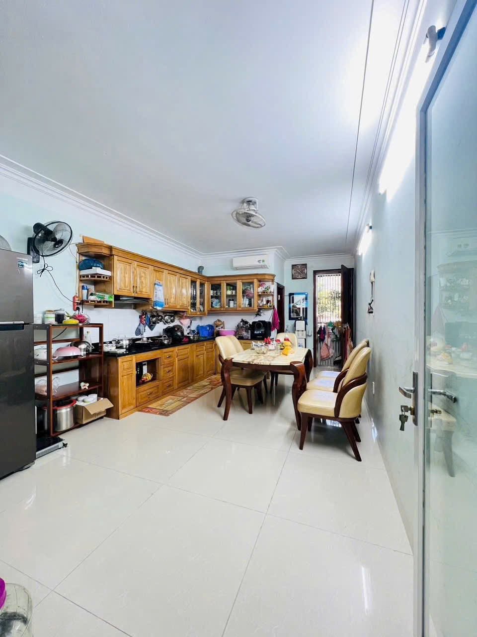 Cho thuê nhà 4 tầng mặt đường Đinh Tiên Hoàng, Đông Nam Cường, TP HD, 68m2, 4 ngủ 16009338