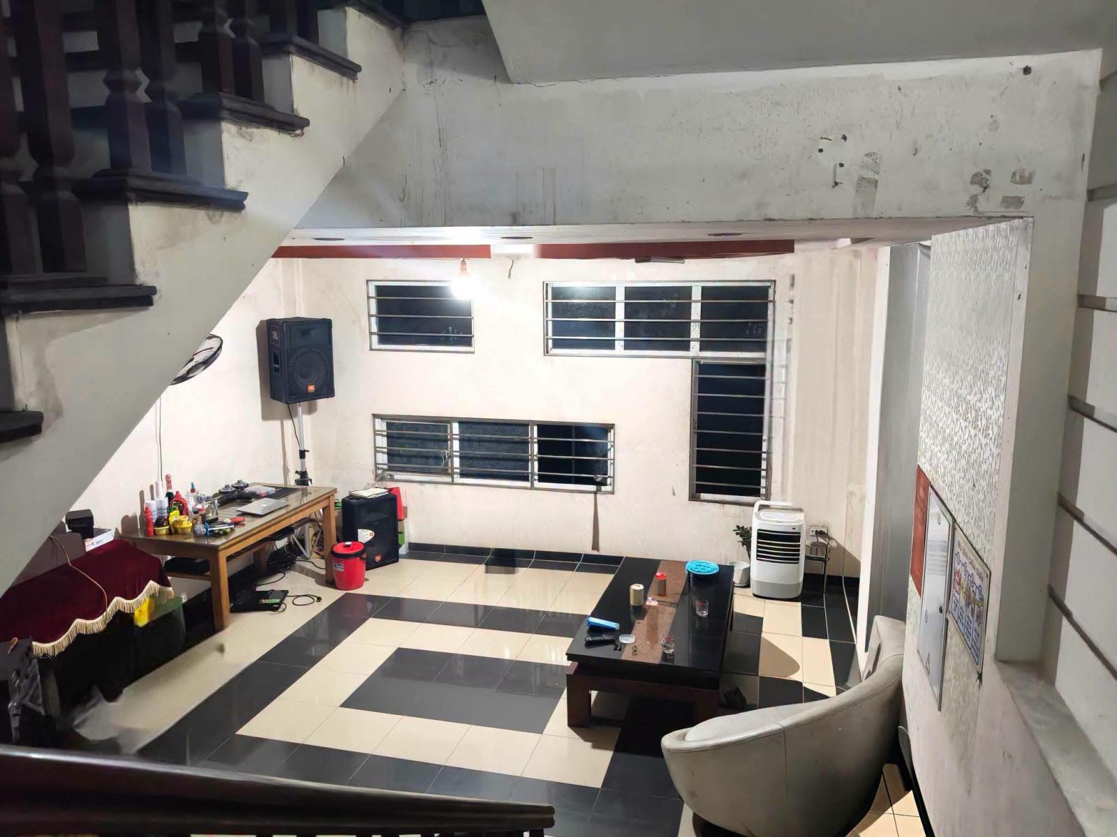 Cho thuê nhà NC 80m2, mt5m, 5T, 7N, đủ đồ, 15tr, Vân Nội, Đông Anh, KD, MP, Vỉa hè. 16009349