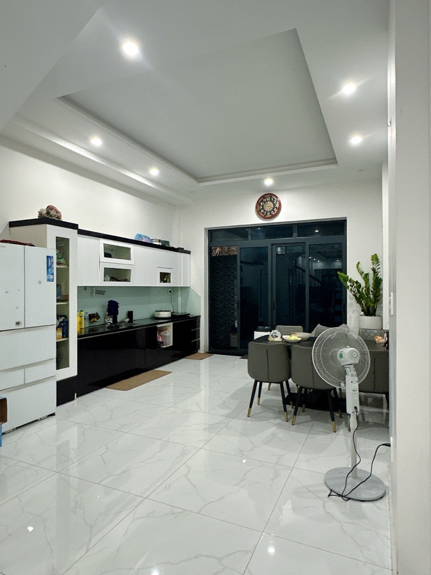 Bán nhà mặt đường Tuyến 2 Lê Văn Thuyết - 90m2, 4 tầng, vị trí đẹp Quán Nam 16009365
