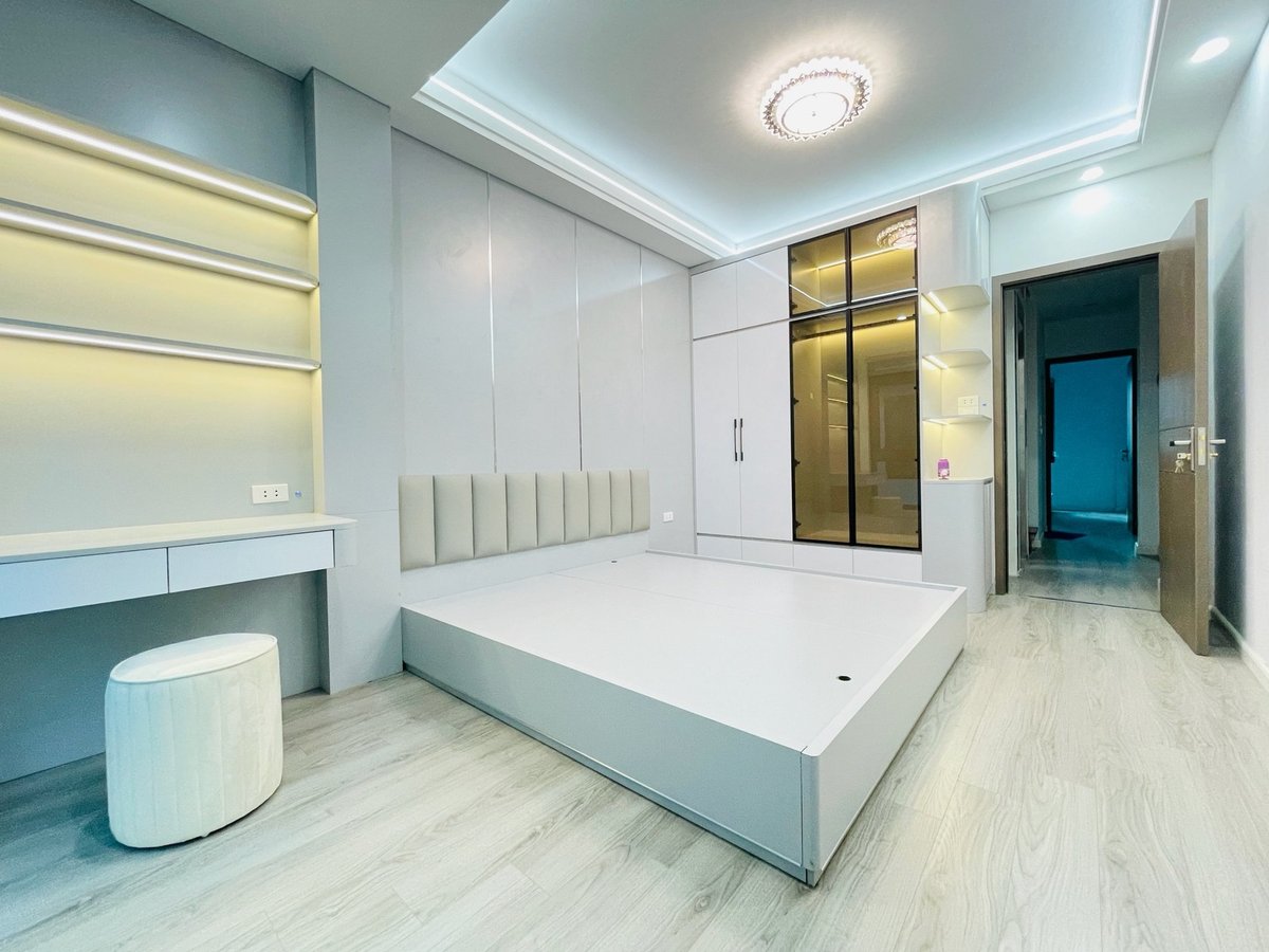 Bán Nhà Đường Láng. Đống Đa. 5 Tầng Thang Máy. Ô Tô. DT 36m2. MT 3.5m. Giá 13.8 Tỷ. 16009368
