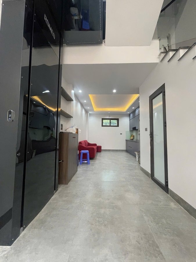 Bán Nhà Lạc Long Quân. Tây Hồ. 5 Tầng Thang Máy. DT 60m2. MT 3.6m. Giá 11.9 Tỷ. 16009371
