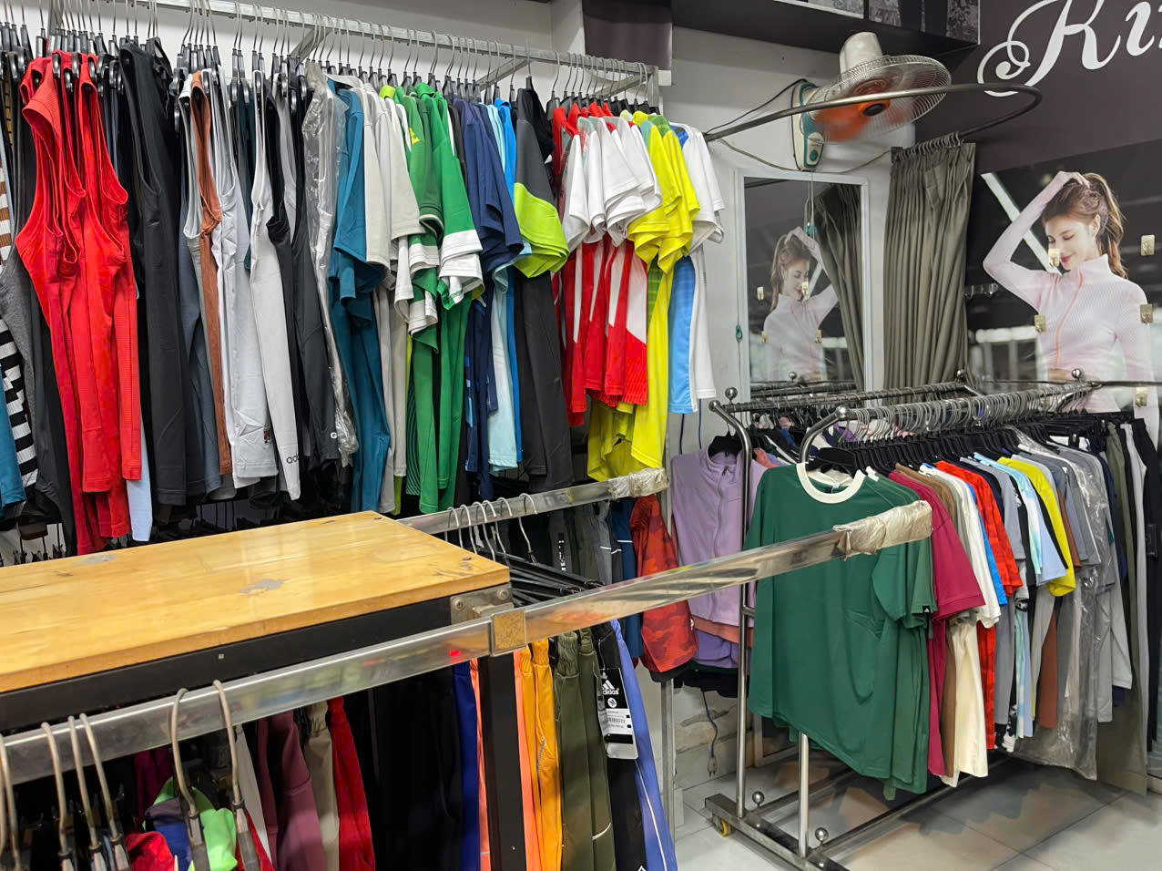 Sang Lại Shop Thời Trang Thể Thạo , MT đường Tân Hoà Đông, BTĐ , MB thuê chỉ : 6 tr, Tel : 16009405