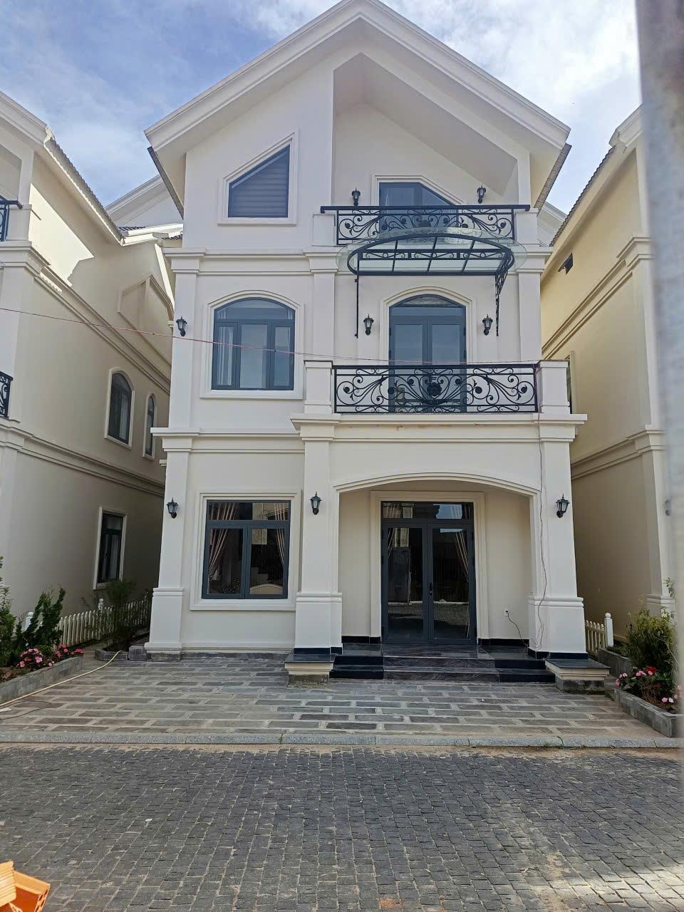Sở Hữu 2 Căn Biệt Thự Nằm Trong Khu Villa KHU ROYAL Thiết Kế Hiện Đại, Sang Trọng - Đối Diện Mây 16009495