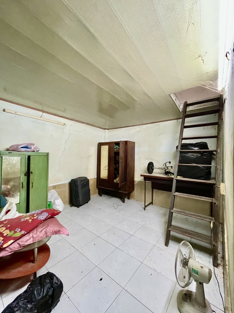 BÁN NHÀ QUẬN 4 - HẺM 576 ĐOÀN VĂN BƠ - NHÀ CẤP 4 CÓ GÁC XÂY DỰNG LÂU NĂM - DIỆN TÍCH 108M2 ĐẤT KDC 16009518