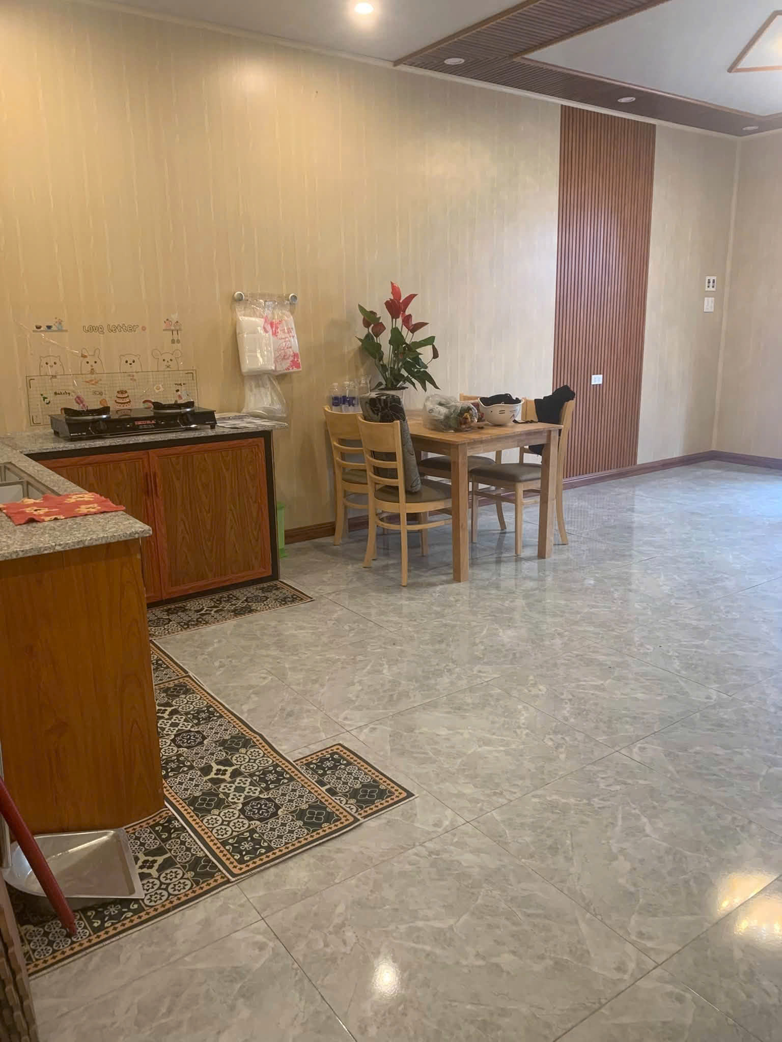 Chuyển chỗ ở gia đình cần bán căn nhà mới chưa qua sử dụng hẻm xe hơi gần chợ số 6. 16009565