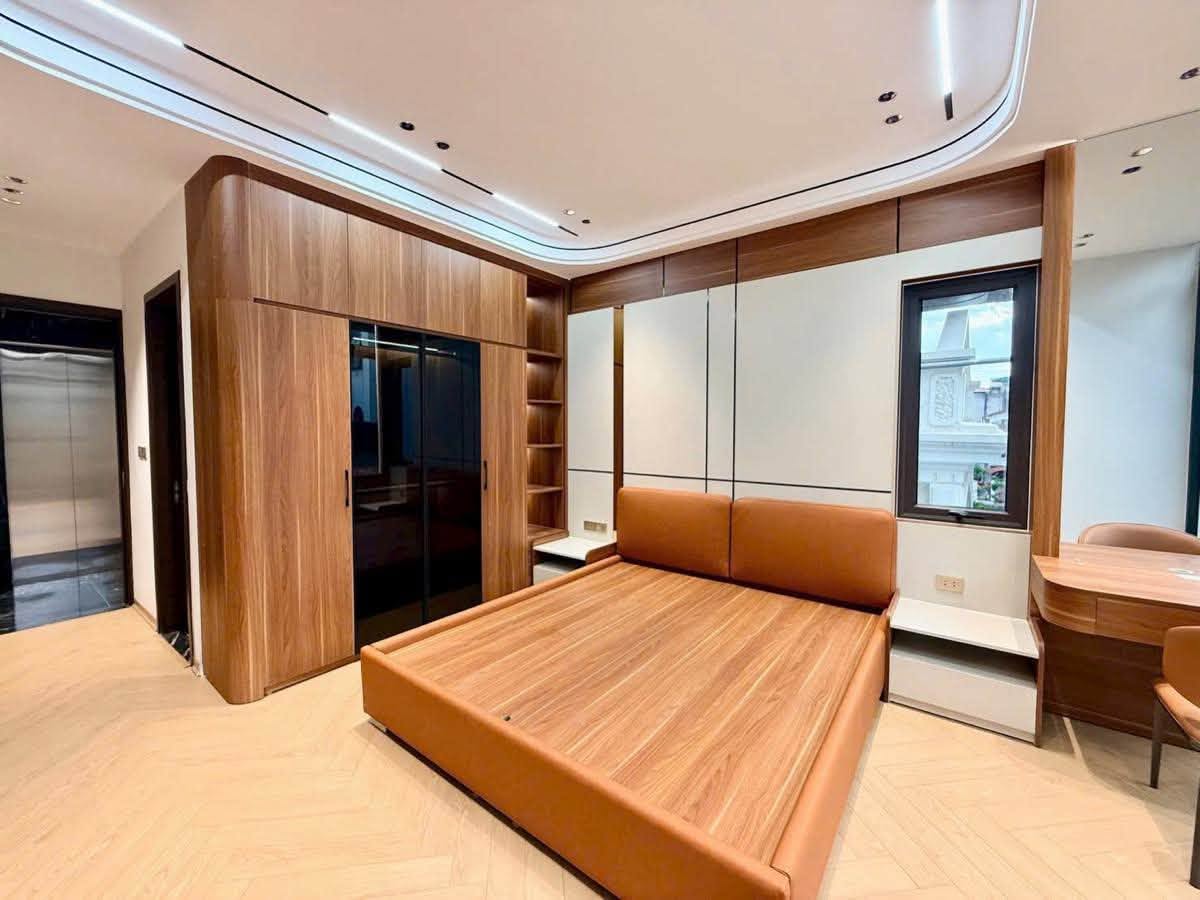 Bán nhà Nguyễn Thái Học 6 tầng thang máy, mặt tiền 5.5m, 60m2, 29.8 tỷ, kinh doanh homestay 16009586