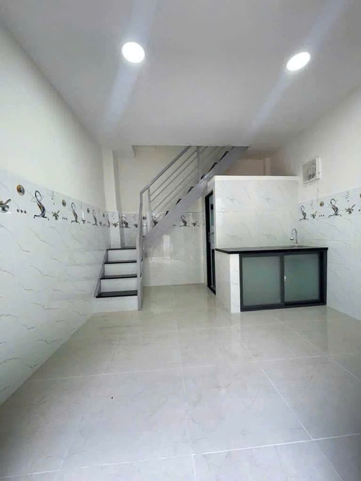 BÁN NHÀ GẦN TRƯỜNG QUỚI XUÂN - LÔ GÓC 2 MẶT TIỀN - HXH 5M - GIÁ 2 TỶ NHỈNH 16009613