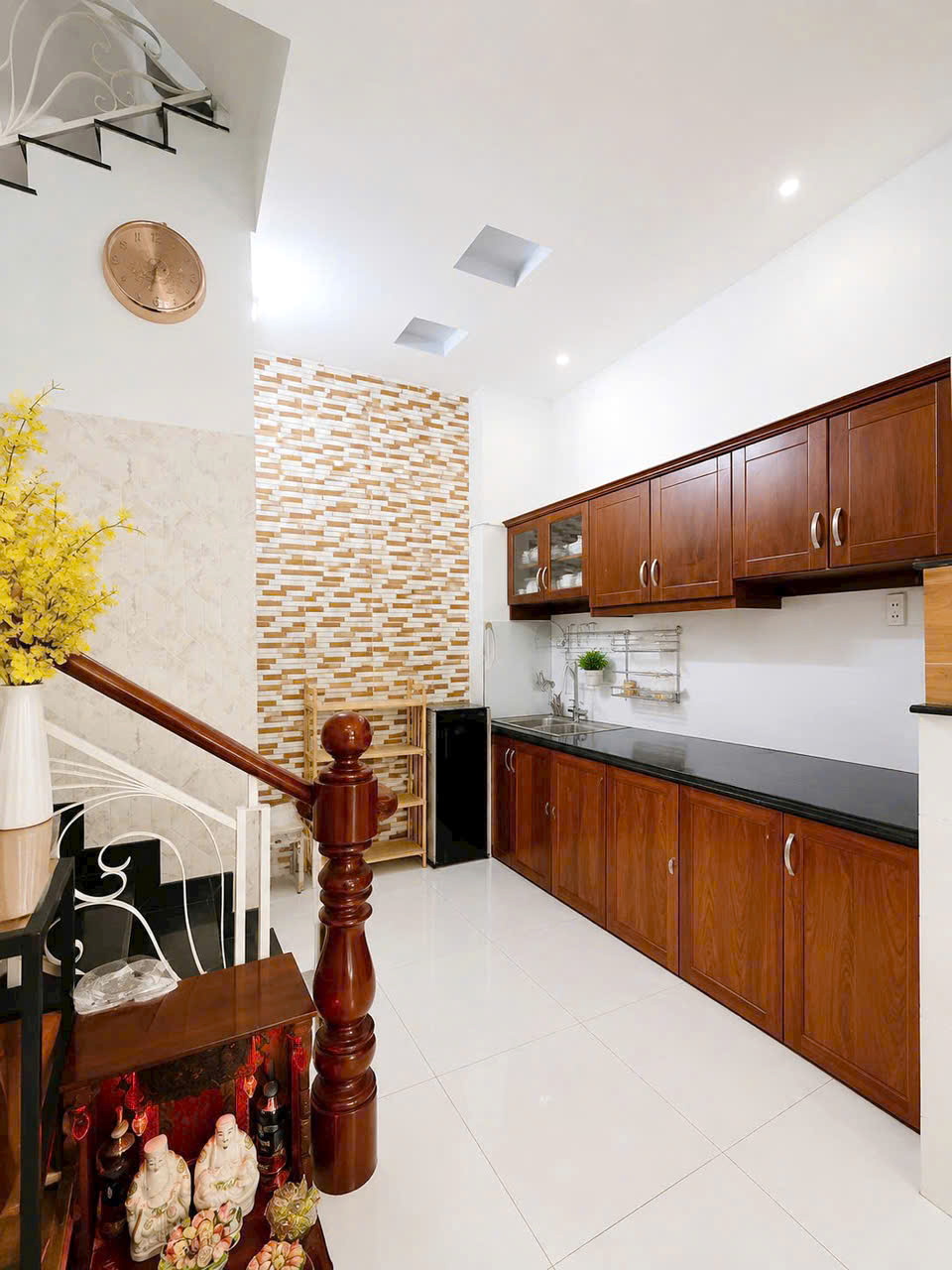 Nhà ngang khủng cách MT Phạm Thế Hiển 50m P4Q8 P.Chánh Hưng 16009638