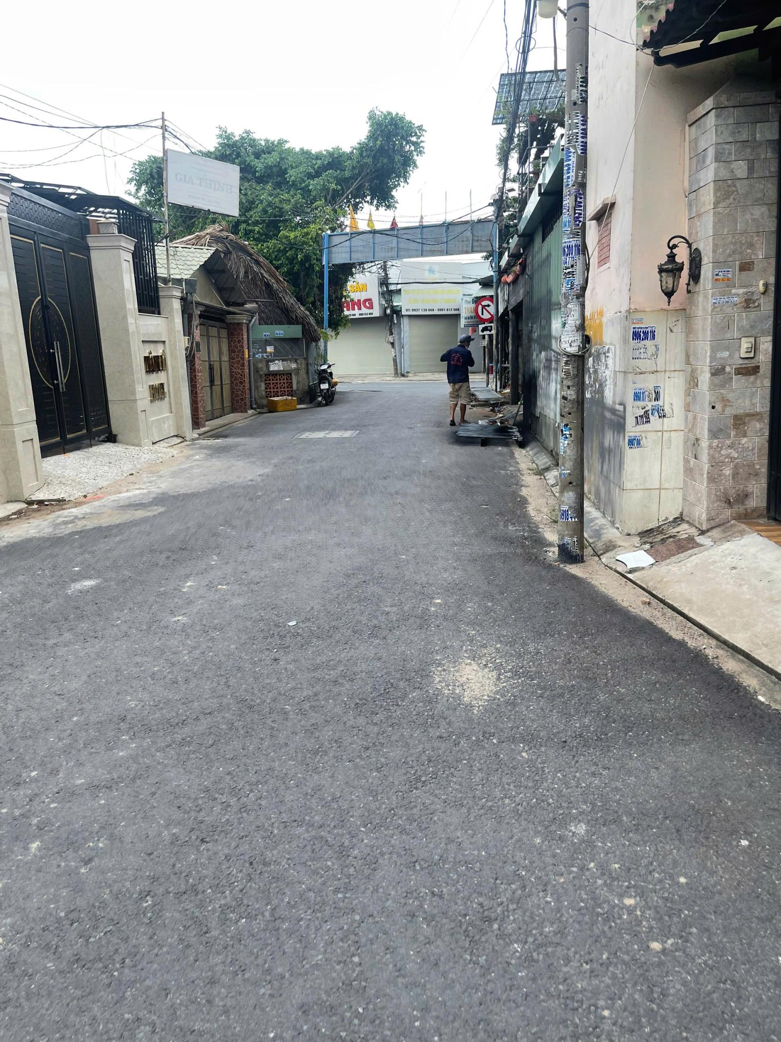 BÁN NHÀ GẦN NGÃ 4 GA – GẦN 80M2 - Ô TÔ QUAY ĐẦU CẠNH NHÀ – NHỈNH 3 TỶ - SHR - Q12 16009709