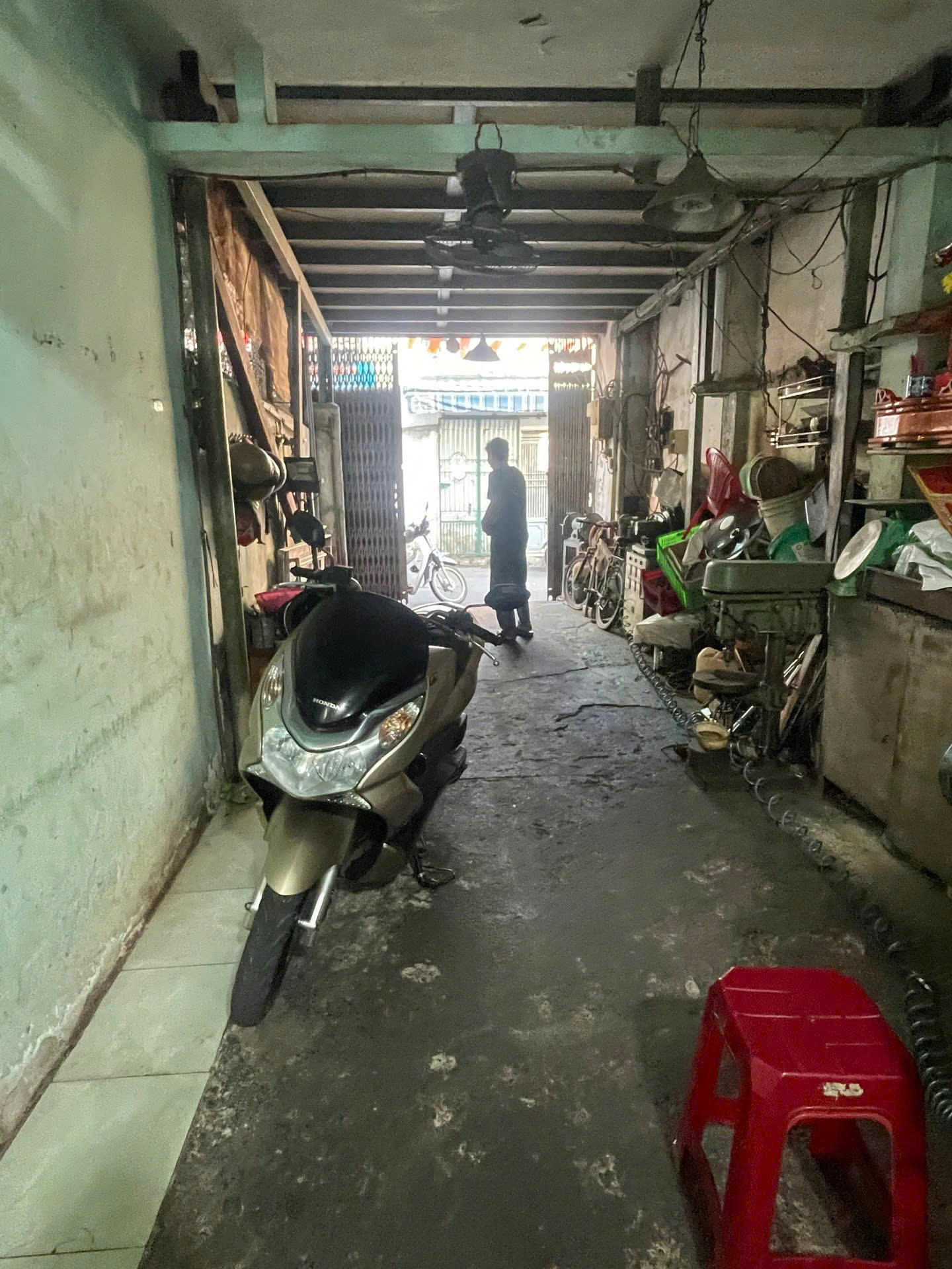 BÁN NHÀ SÁT HÀ HUY GIÁP – GẦN 200M² – SẴN DÒNG TIỀN 15TR/THÁNG – THÔNG SỐ BIỆT THỰ MINI - CHỈ 4.X TỶ - SHR - Q12 16009714