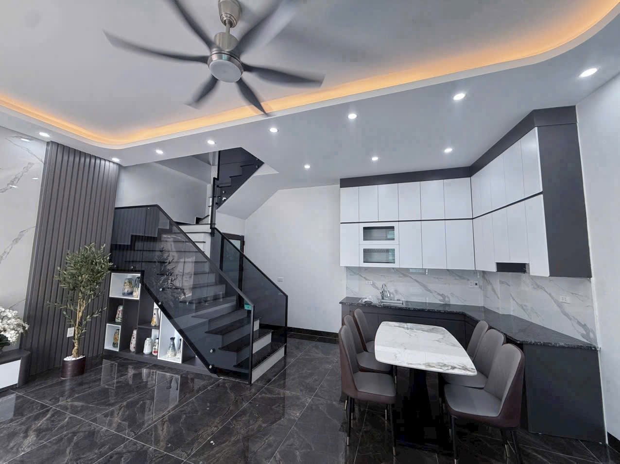 Bán nhà ngõ 169 Nguyễn Thượng Mẫn, ph Bình Hàn, TP HD, 43.9m2, mt rộng, 3 ngủ, 2 vs, 2.68 tỷ 16009769