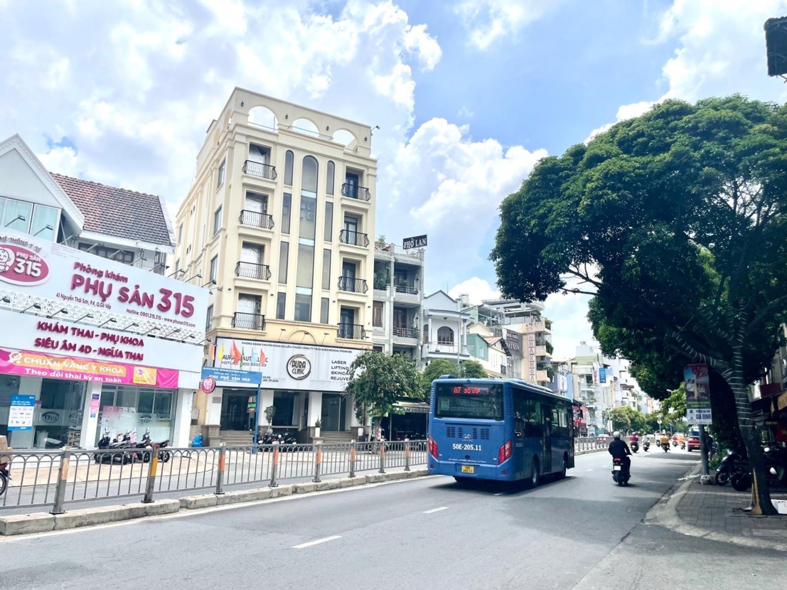 Bán CHDV Nguyễn thai sơn gv 10 x 29 6 tầng doanh thu 80 tr 16009812