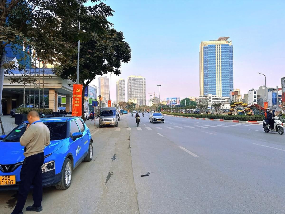 MẢNH ĐẤT, MẶT PHỐ, NGUYỄN CHÍ THANH-VỈA HÈ-KD-Ô TÔ: 420M, MT 12M, GIÁ 348 TỶ. 16009825
