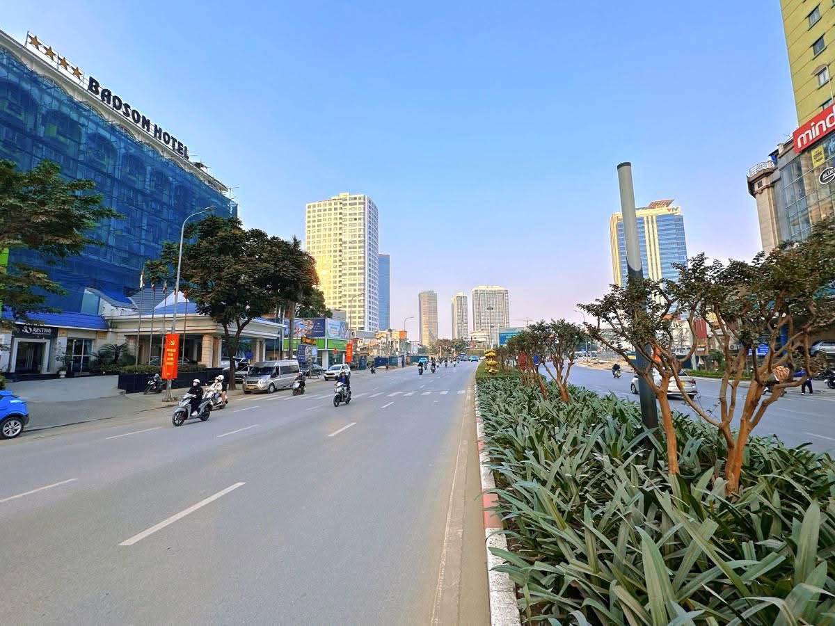 MẢNH ĐẤT, MẶT PHỐ, NGUYỄN CHÍ THANH-VỈA HÈ-KD-Ô TÔ: 420M, MT 12M, GIÁ 348 TỶ. 16009825