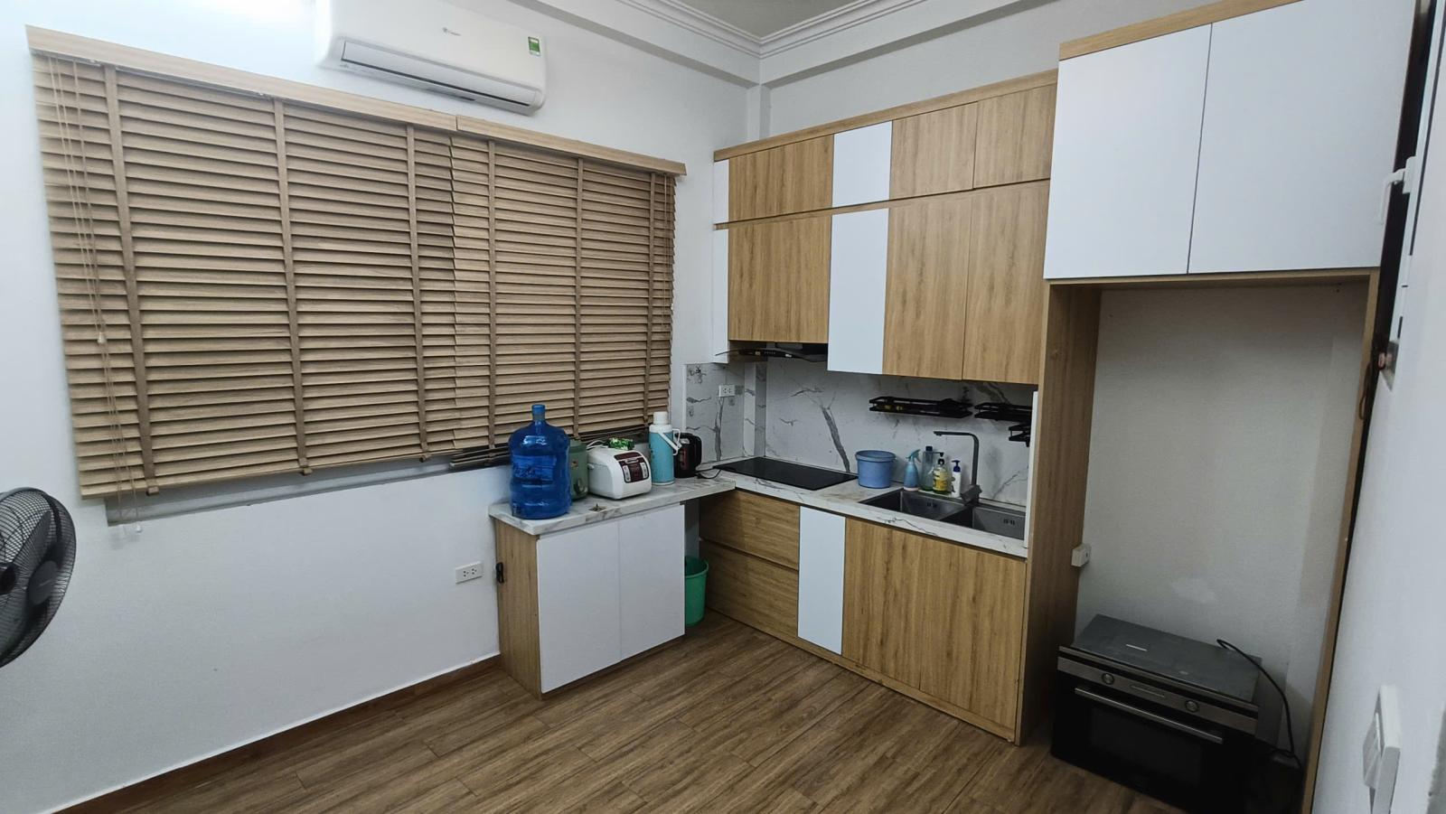 CHO THUÊ NHÀ NGÕ 1xx NGUYỄN CHÍ THANH – ĐỐNG ĐA  5 TẦNG  THANG MÁY  8PN  30 TRIỆU/THÁNG 16009968