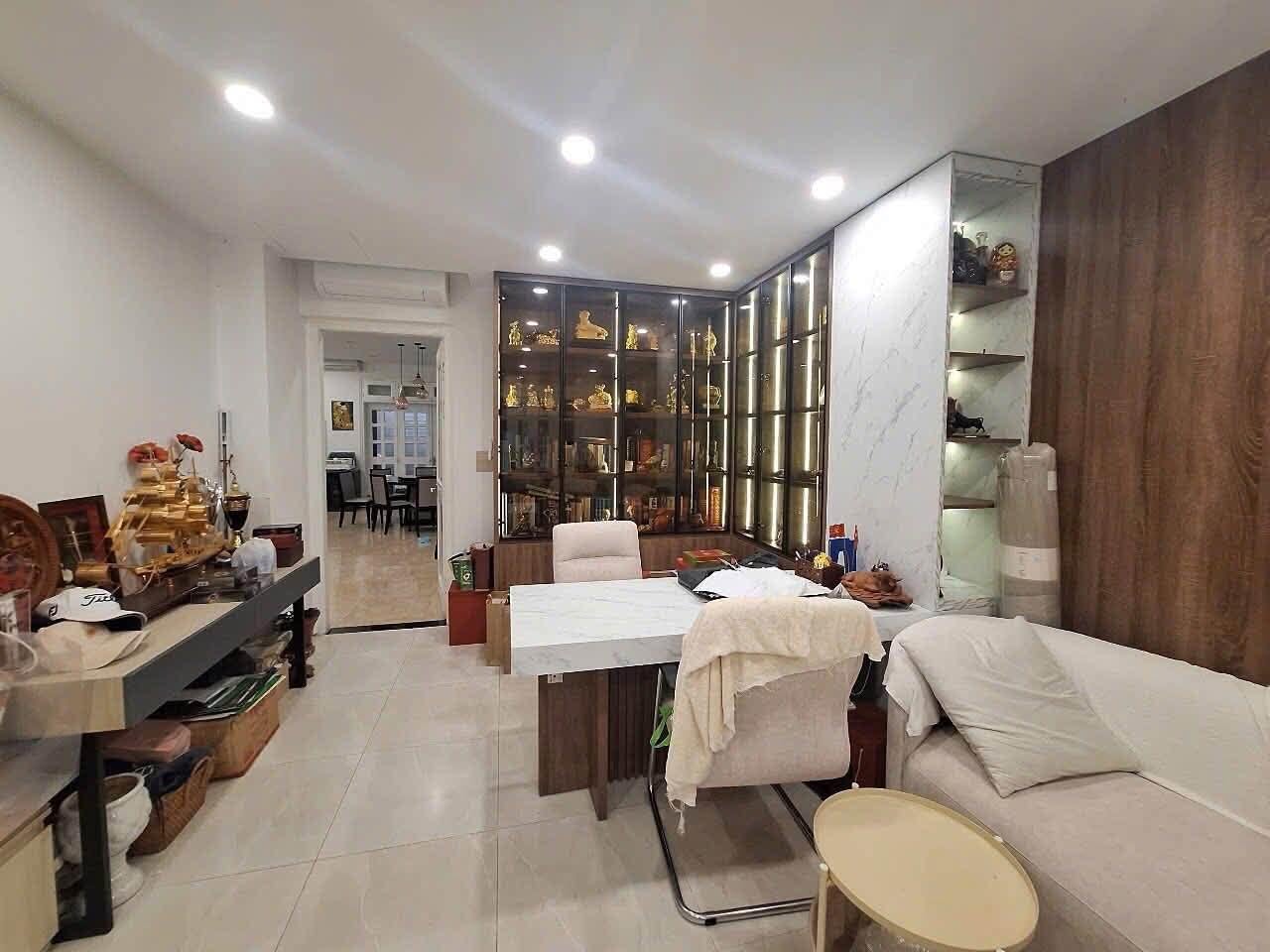 BIỆT THỰ CIPUTRA – 180M² – MT 9M – 3 TẦNG + 1 TUM – SIÊU VIP – AN NINH ĐẢM BẢO 16009975