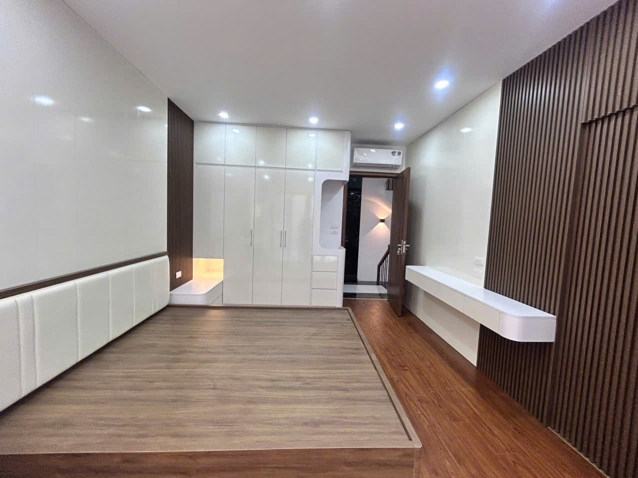 CHO THUÊ NHÀ XÂY MỚI CÓ THANG MÁY – KHÂM THIÊN, ĐỐNG ĐA  6 TẦNG  4PN  17 TRIỆU/THÁNG 16009985