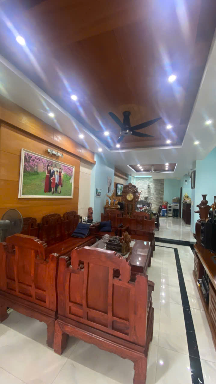 Bán nhà 140m2, 3 tầng, đường Lê Văn Chí, Linh Trung, Thủ Đức, TP HCM, sổ hồng riêng. Giá 12,9 tỷ. 16010043