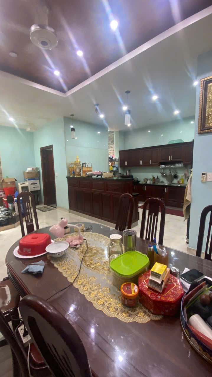 Bán nhà 140m2, 3 tầng, đường Lê Văn Chí, Linh Trung, Thủ Đức, TP HCM, sổ hồng riêng. Giá 12,9 tỷ. 16010043