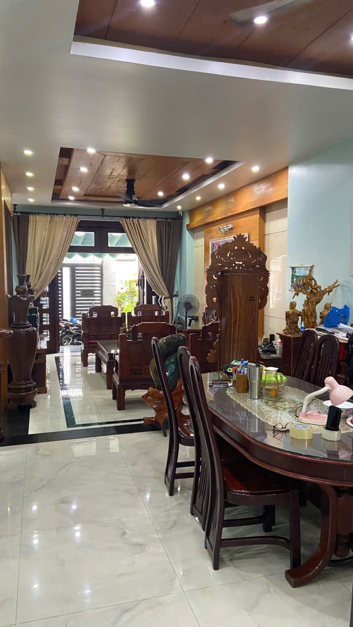 Bán nhà 140m2, 3 tầng, đường Lê Văn Chí, Linh Trung, Thủ Đức, TP HCM, sổ hồng riêng. Giá 12,9 tỷ. 16010112