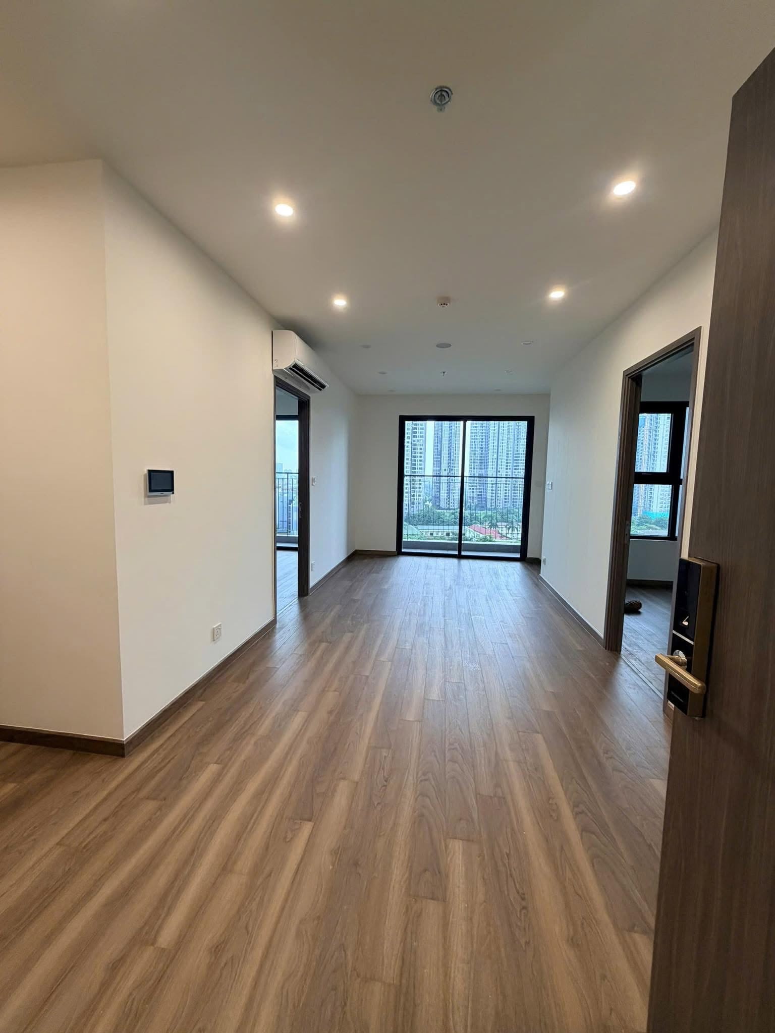 CHÍNH CHỦ CẦN BÁN CĂN 75 M2, VIEW CÔNG VIÊN GIA LÂM, TẦNG TRUNG, GIA 61 TR/M2, LH 0985865658 16010150