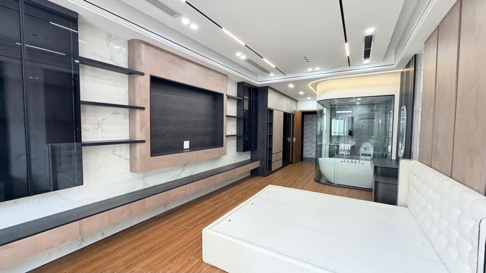 Bán nhà mặt phố Trạm, Long Biên. Dưới 13,2 tỷ. Thang máy 60m2 x 7T. Vỉa hè 3m 16010168