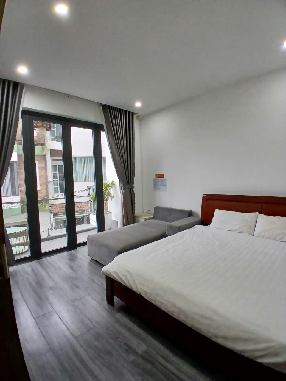Cho thuê nhà 6 phòng ngủ giá 25 triệu tại đường Nguyễn Trung Trực Đà Lạt Lâm Đồng 16010174