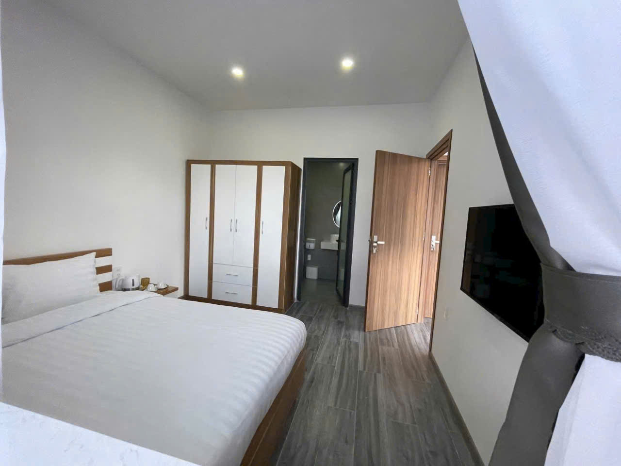 Cho thuê nhà 6 phòng ngủ giá 25 triệu tại đường Nguyễn Trung Trực Đà Lạt Lâm Đồng 16010174