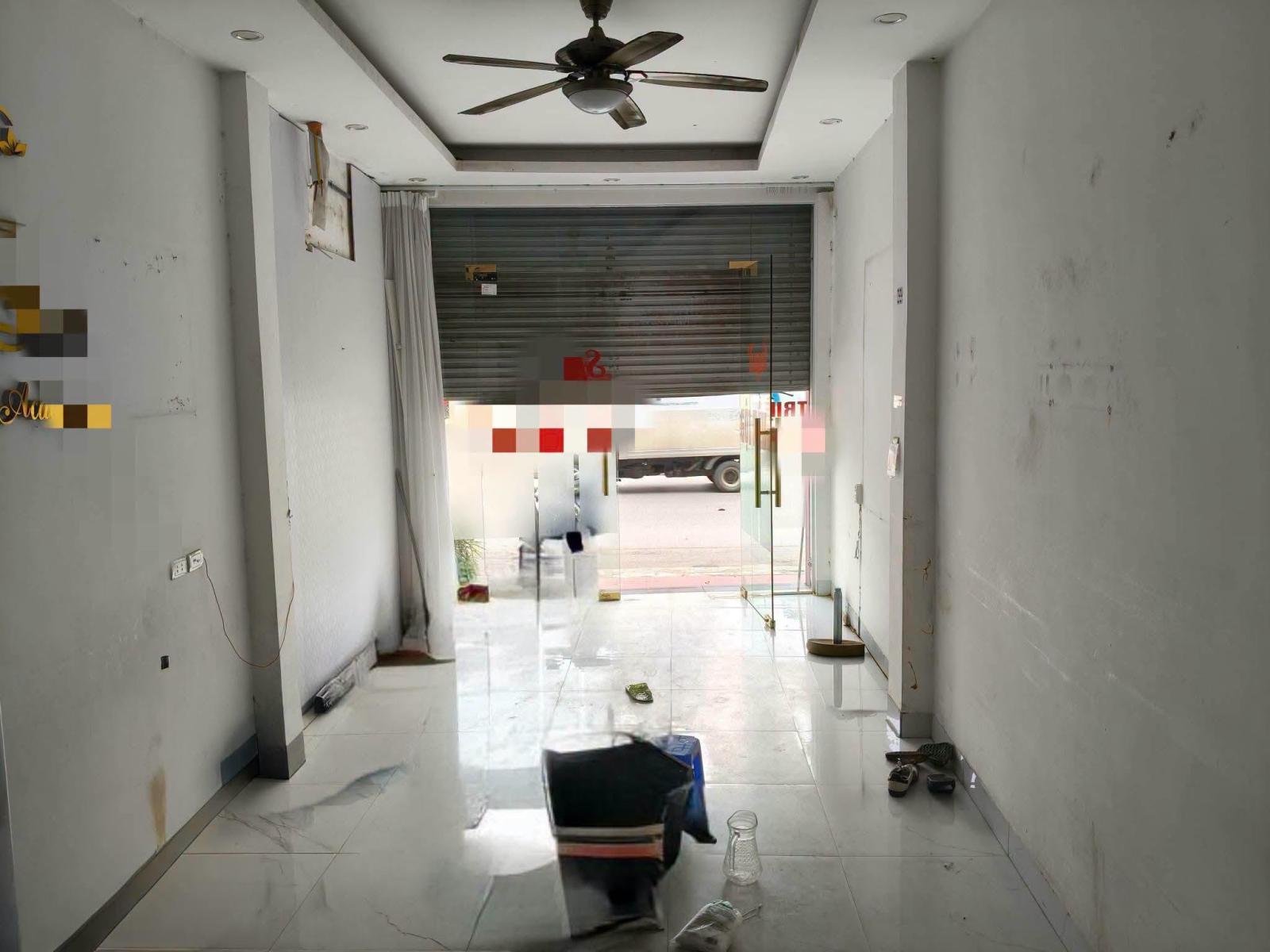 Cho thuê nguyên căn, 40m2, 3T, 2N, MP, KD, Bắc Hồng, Đông Anh. 5tr.
+ Nhà mặt phố, vừa ở vừa kinh 16010178